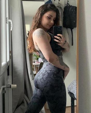 Valentina, 22  female escort, Columbus