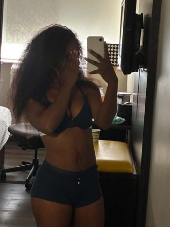 Safari, 24  female escort, Columbus